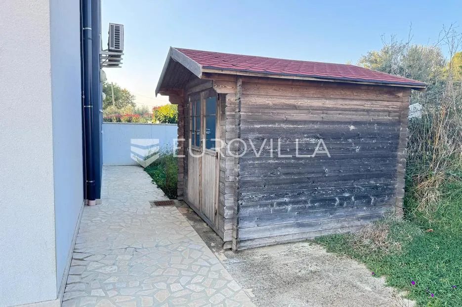 istra, medulin, elegantan stan 91 m² s vlastitim vrtom i bazenom - slika 13