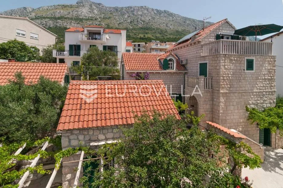 omiš, prekrasna kamena kuća 50 metara od mora - slika 2