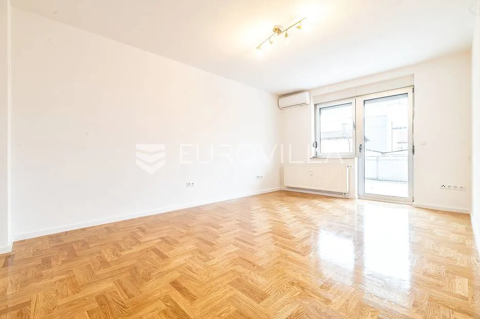 Zagreb, Špansko, četverosoban stan NKP 157.16 m2, terase, parking