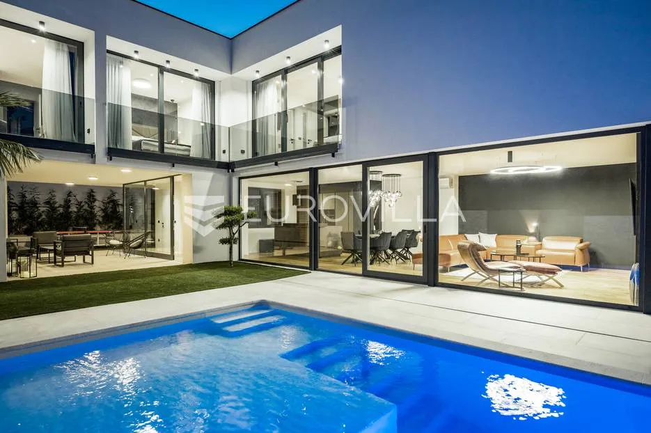 istra, medulin, prekrasna moderna dvojna vila nkp 220m2 - slika 53