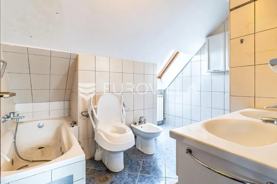 remete, objekt 1.050 m², idealan za vrtić/dom - slika 20
