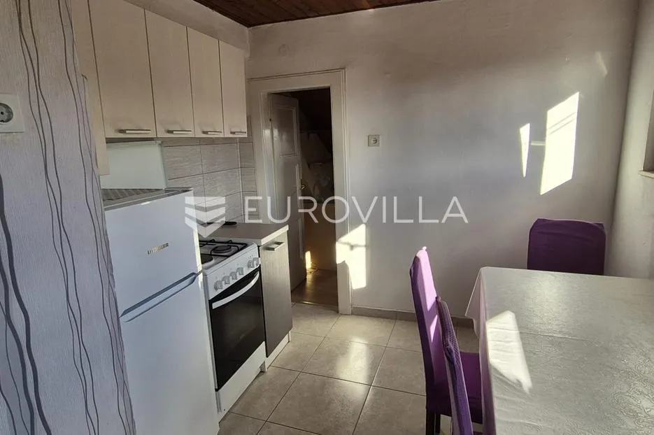 split, gripe, trosoban stan 60 m², iznimna lokacija, potencijal za renovaciju - slika 5