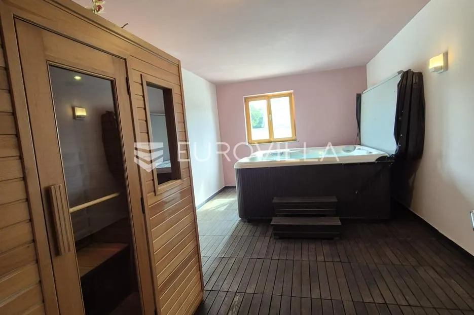 istra, valbandon, samostojeća moderna kuća s tri prostrana stana, bazen, spa, 900 m od mora - slika 6