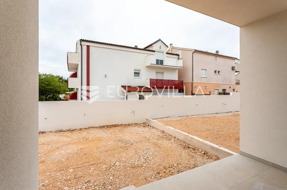 vodice, prostran trosoban stan, 125,82 m² - slika 13