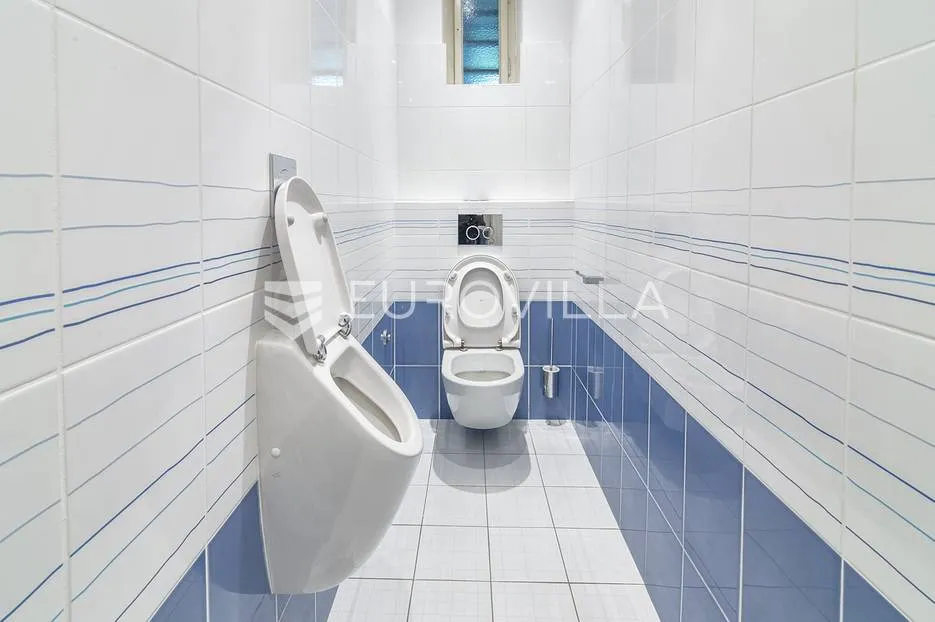 šalata prekrasna renovirana obiteljska vila 400 m² - slika 16
