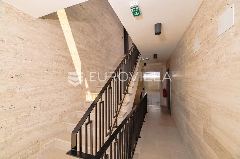 zadar, privlaka, trosoban stan na prvom katu s pogledom na more 110,22 m² - slika 9