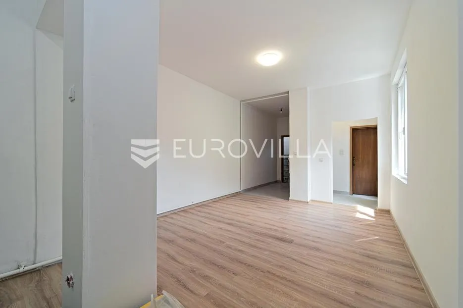 Osijek, Gornji grad, novouređeni dvoetažni stan 80 m²