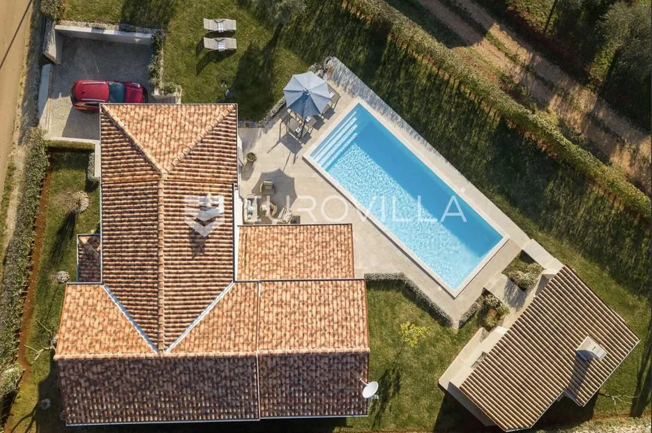 istra, višnjan, moderna vila s bazenom i panoramskim pogledom na more - slika 3