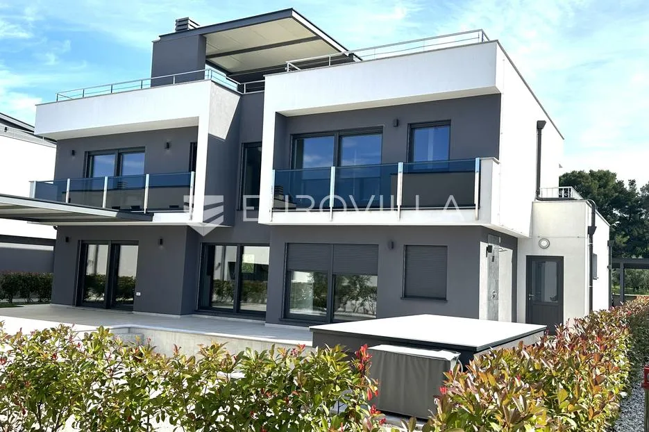 Istra, Pomer: Ekskluzivna moderna vila 286 m² s bazenom i pogledom na more, 400m od obale - Pomer, Medulin