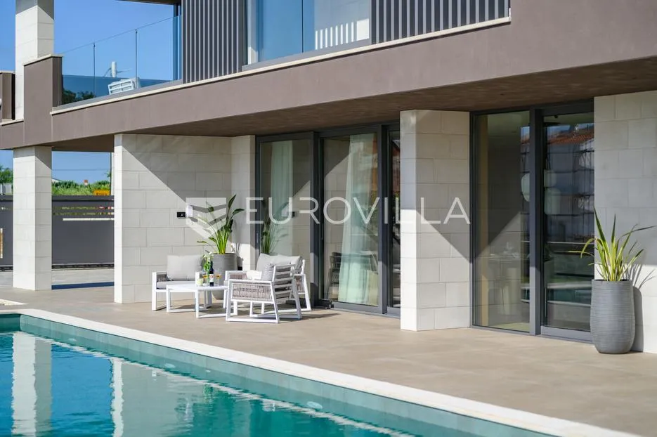 istra, krnice, impresivna dizajnerska vila s pogledom na more - slika 71