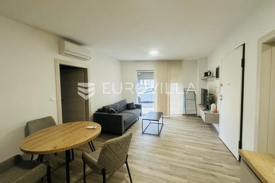 istra, pula, moderan dvosoban stan 52 m², s vrtom, širi centar grada - slika 12