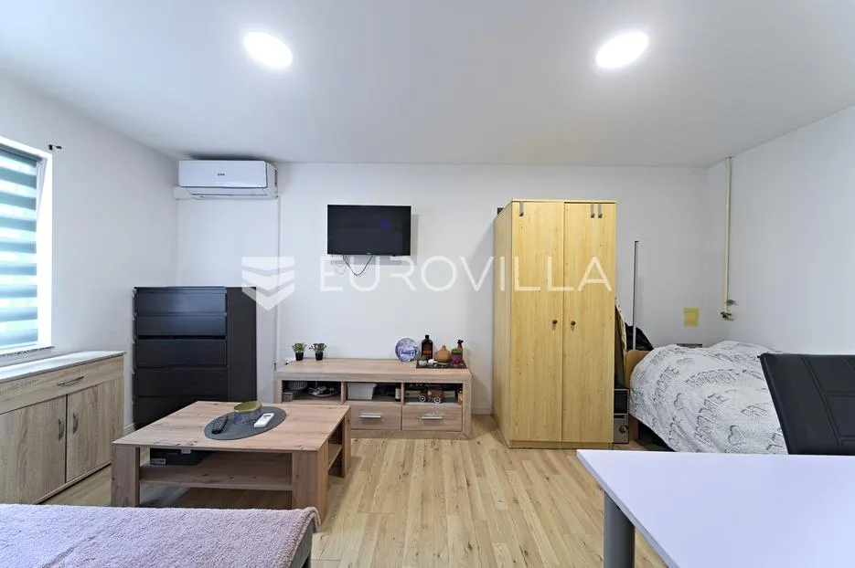 osijek, novi grad, na prodaju dva adaptirana i namještena stana u kući 41 m² - slika 4