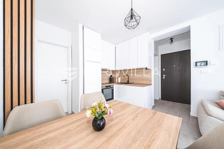 blato, novouređen trosoban penthouse nkp 68 m2 - slika 4
