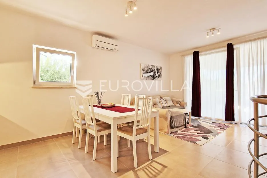 peroj, fažana, komforan stan 130 m² s vrtom 227 m² i prostranim suterenom - slika 10