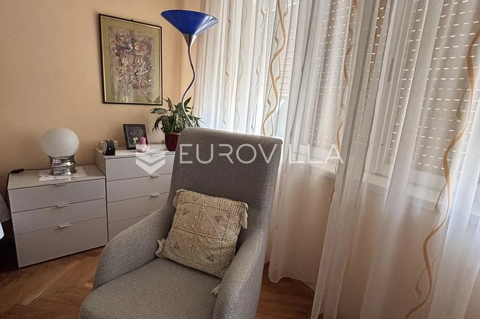 pula, centar, dvosoban stan na traženoj lokaciji s dva balkona - slika 8