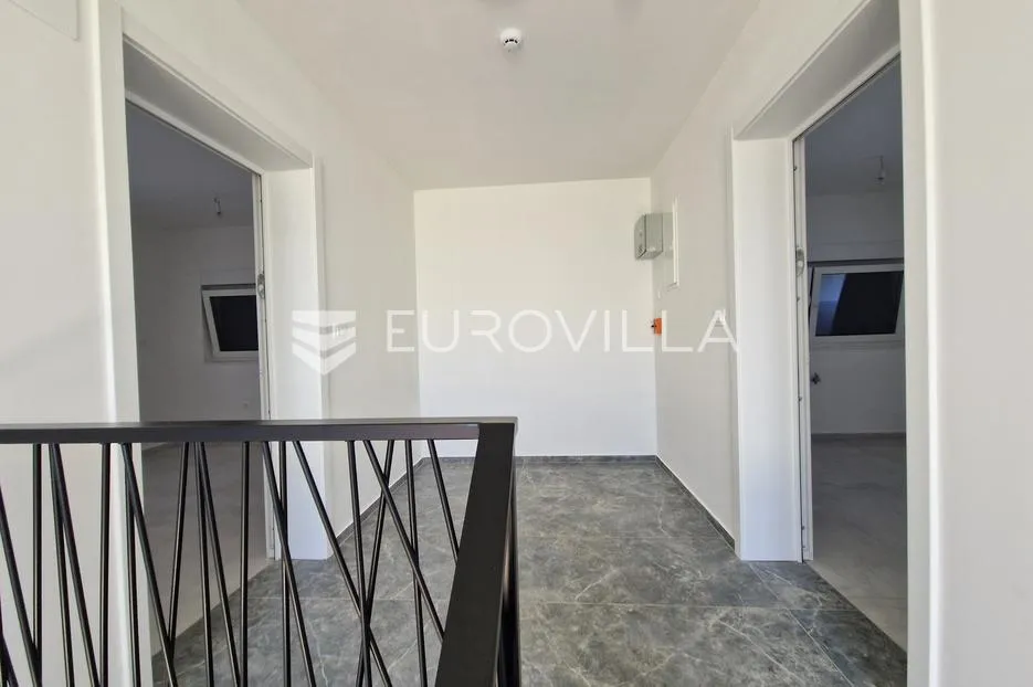 vir, moderan jednosoban apartman u novogradnji, južna strana otoka - slika 25