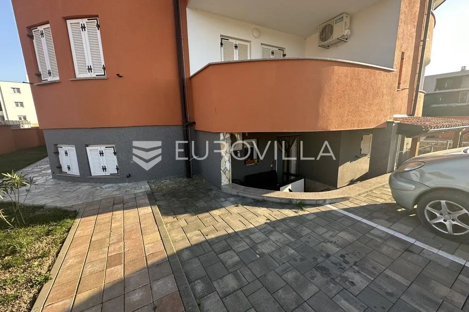 istra, medulin, trosoban stan u suteranu nkp 76 m2, novija zgrada - slika 9
