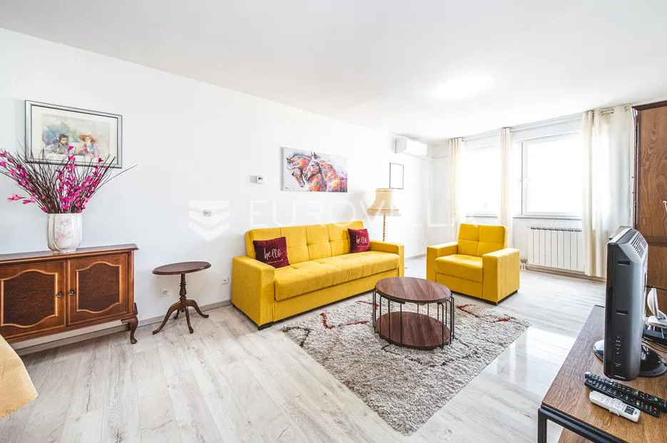 Zagreb, Cvjetno naselje, trosoban stan 77 m²