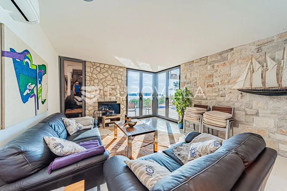otok korčula, vela luka, villa prvi red uz more - slika 61