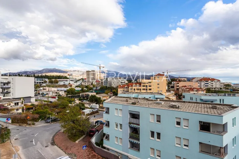 split, žnjan, prostran trosoban stan s pogledom, prvi najam - slika 19
