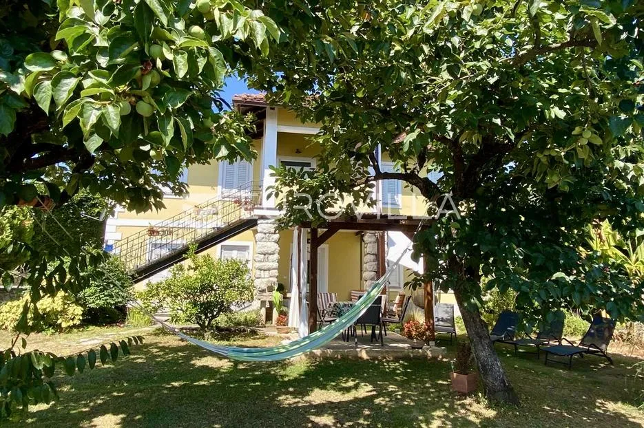 opatija, ičići, šarmantna obiteljska vila sa velikim dvorištem i pogledom na more - slika 2