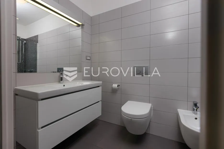 rijeka, donja vežica, peterosobni stan 186 m², dva balkona, parking - slika 15