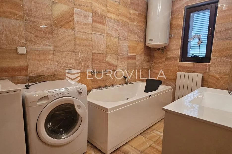 ičići, najam, luksuzan stan s pogledom na more, grijani bazen, garaža, 170 m2 - slika 11