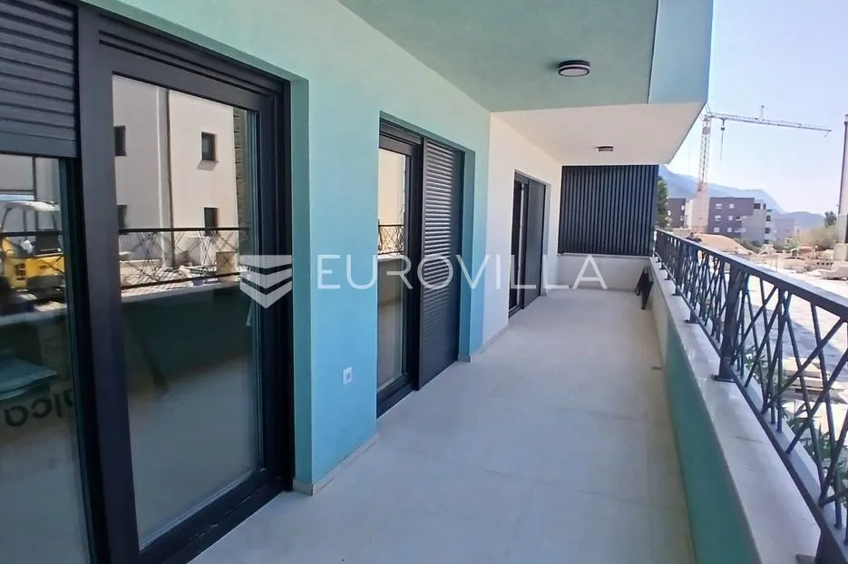 makarska, moderan dvosoban apartman s velikom terasom - slika 10