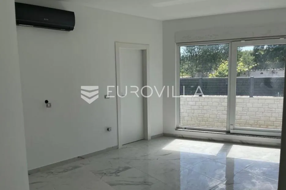 istra, rovinjsko selo, luksuzna prizemnica veličine 218m2 s bazenom, jacuzzijem i saunom - slika 9