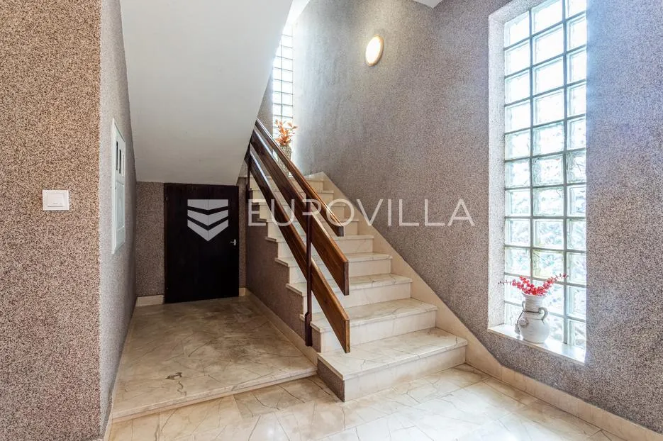omiš, duće, prostrani dvosoban stan, 109,80 m² - slika 18