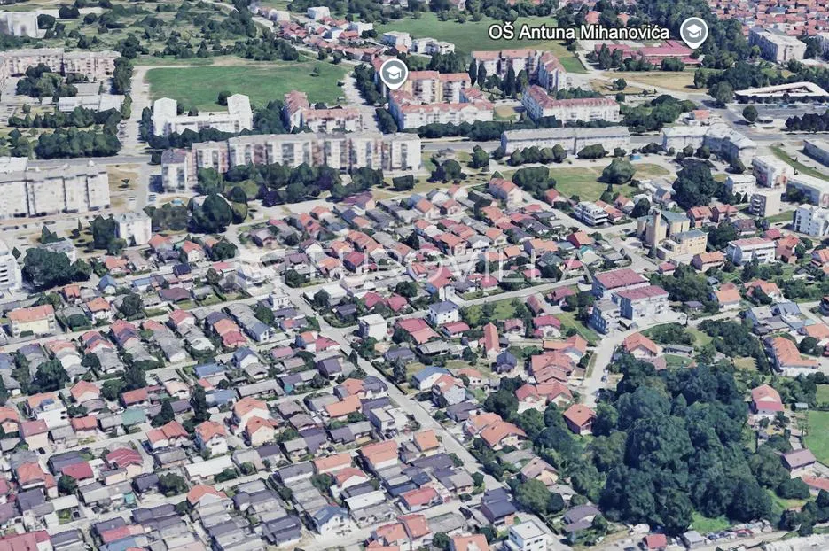 Zagreb, Retkovec, građevinsko zemljište površine 336 m², s kućom