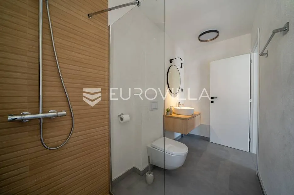 brač, vila na prekrasnoj poziciji 1. red uz more - slika 16