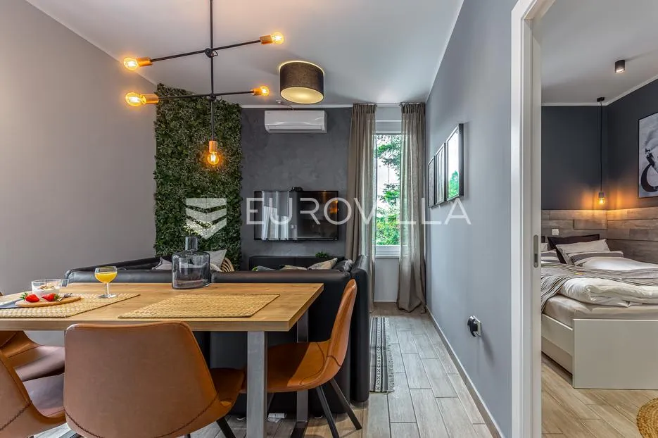 rijeka, centar, novouređen luksuzan stan nkp 98 m2 s tri apartmana - slika 2