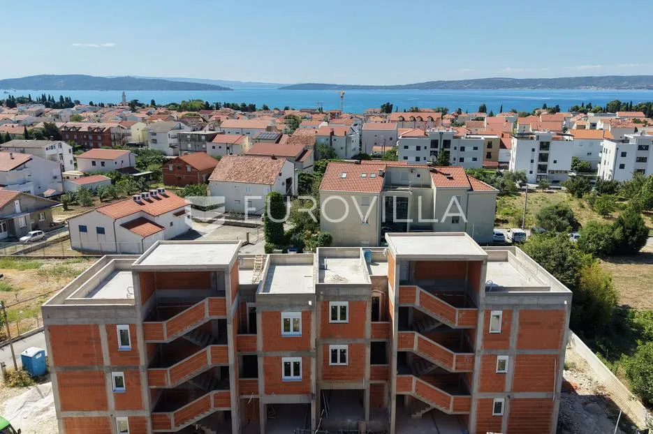 kaštel lukšić, trosoban penthouse s krovnom terasom i dva parkirna mjesta - slika 11