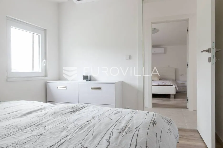 šolta, stomorska, mediteranska vila s bazenom i teniskim terenom - slika 11