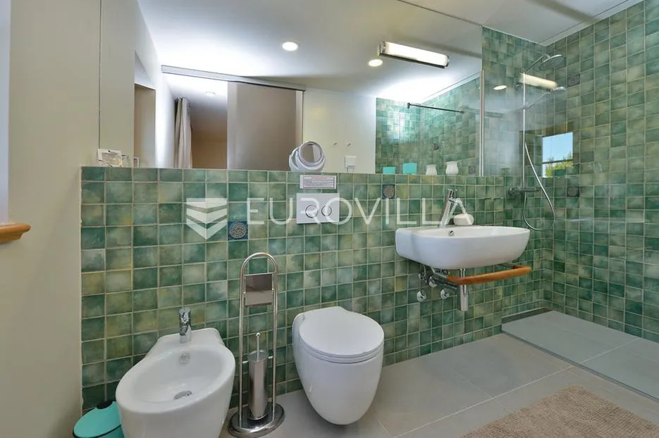 šibenik, martinska, prekrasna kamena vila s bazenom, vrtom i igralištem - slika 21