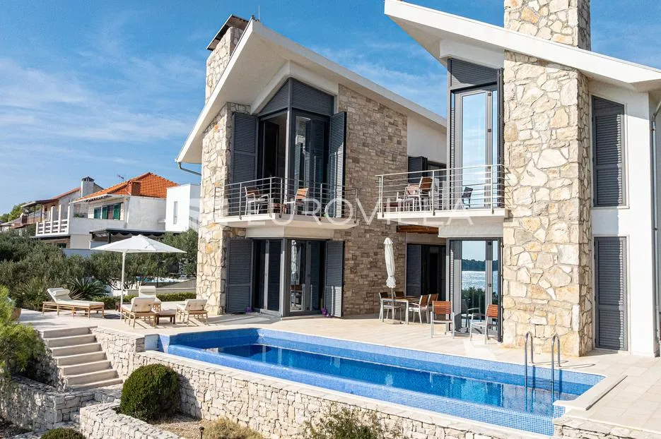 otok korčula, vela luka, villa prvi red uz more - slika 2