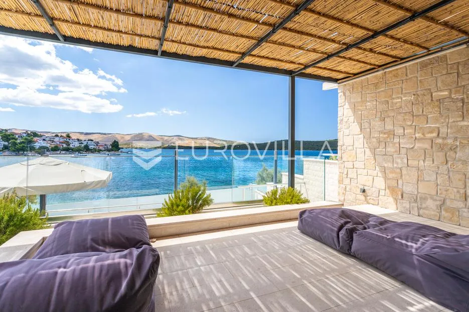 žaborić, prekrasan trosoban stan na samoj plaži, 121,99 m² - slika 2