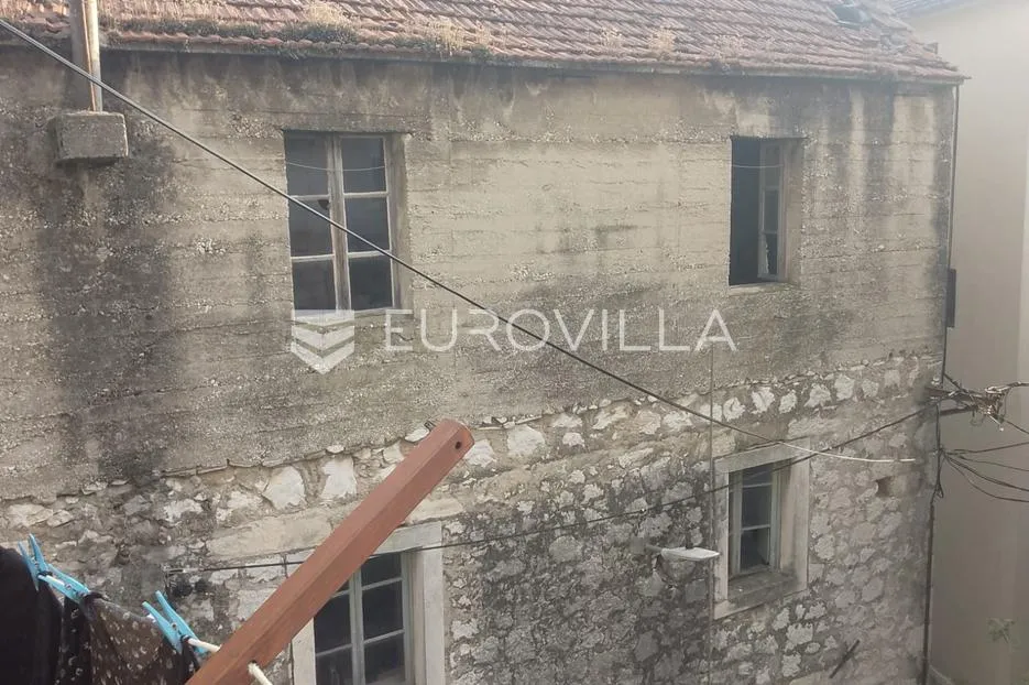 komin, obiteljska kuća u nizu - slika 7