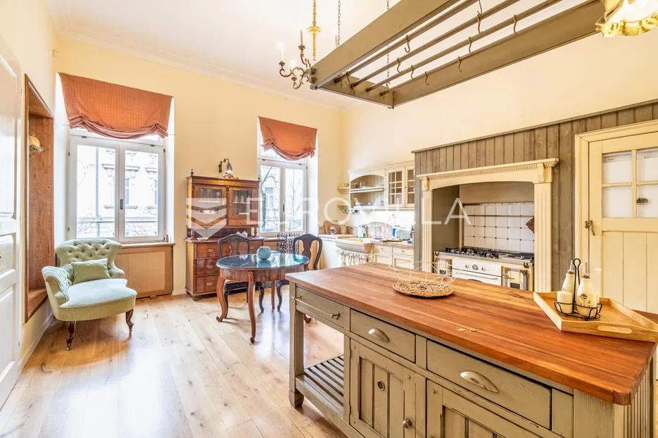 zagreb, zrinjevac luksuzan namješten trosoban stan 200 m² na 1. katu - slika 5