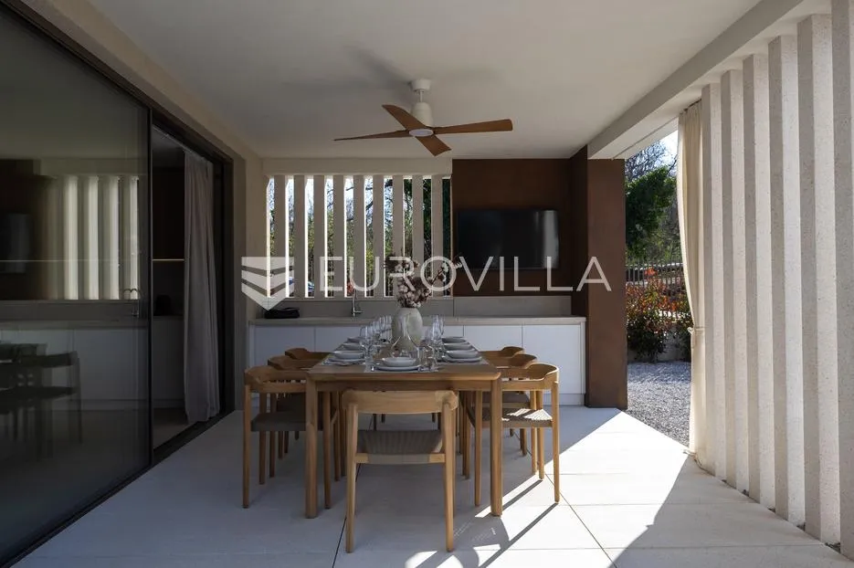 istra, labin, vrhunska moderna villa "e", grijani bazen 48 m², 2642 m² uređene okućnice - slika 74