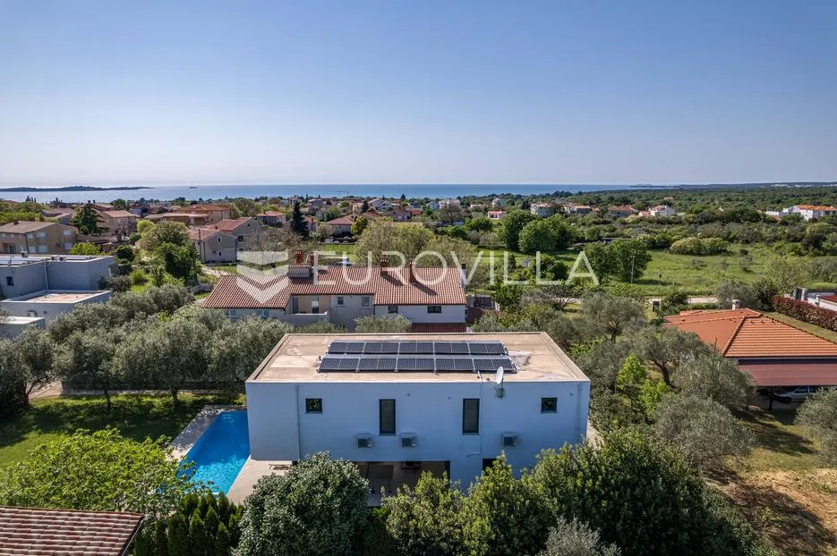peroj, luksuzna dizajnerska vila s pogledom na more - slika 17