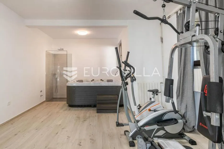 pula, apartmanska kuća s bazenom na uređenoj okućnici, 350 m od mora - slika 13