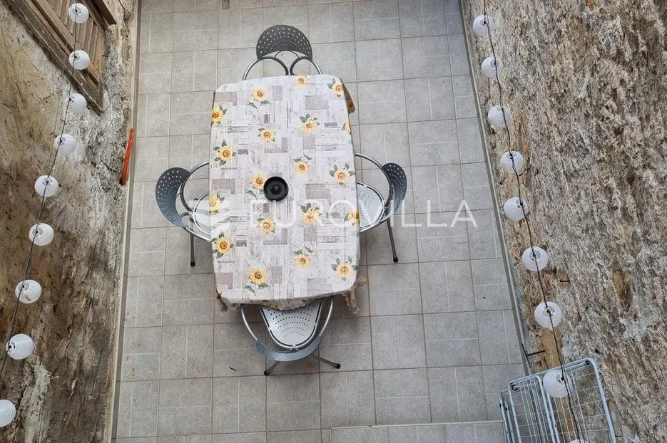 pula, zgrada sa 4 stana po 40 m2 u centru grada - pogodna za najam - slika 26