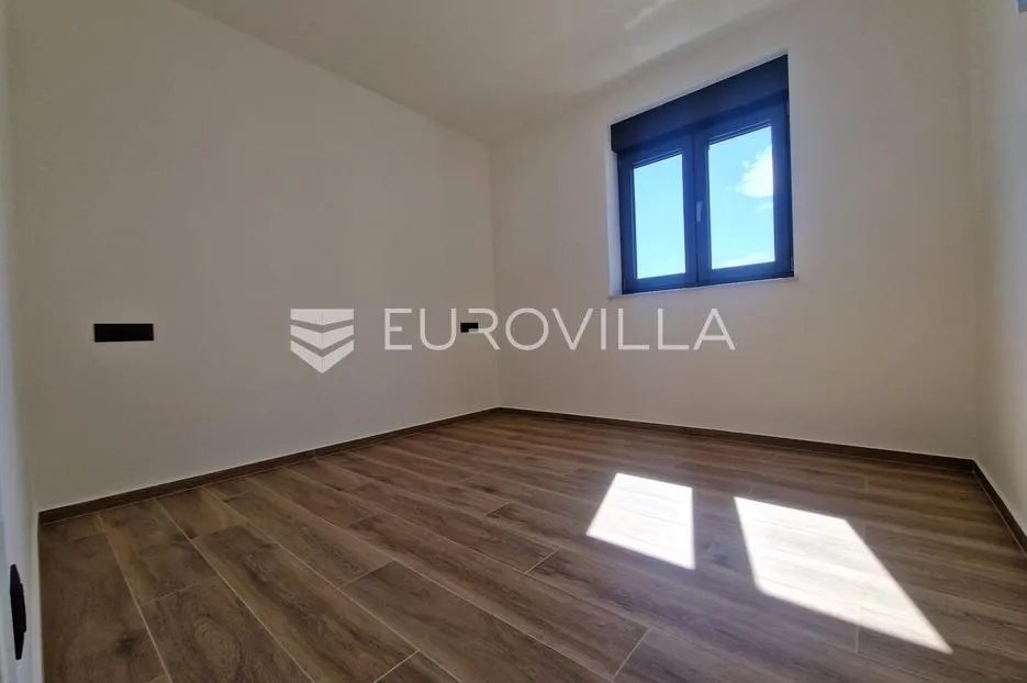 vir, novogradnja, trosobni apartman s vrtom - slika 4