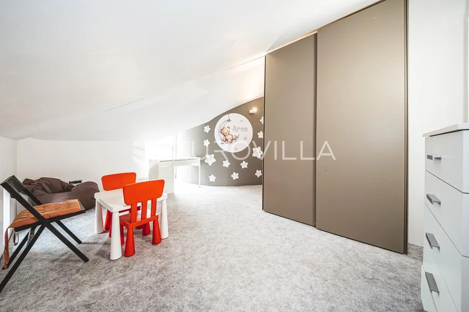 zagreb, trešnjevka, prekrasan trosoban stan 120 m² - slika 10