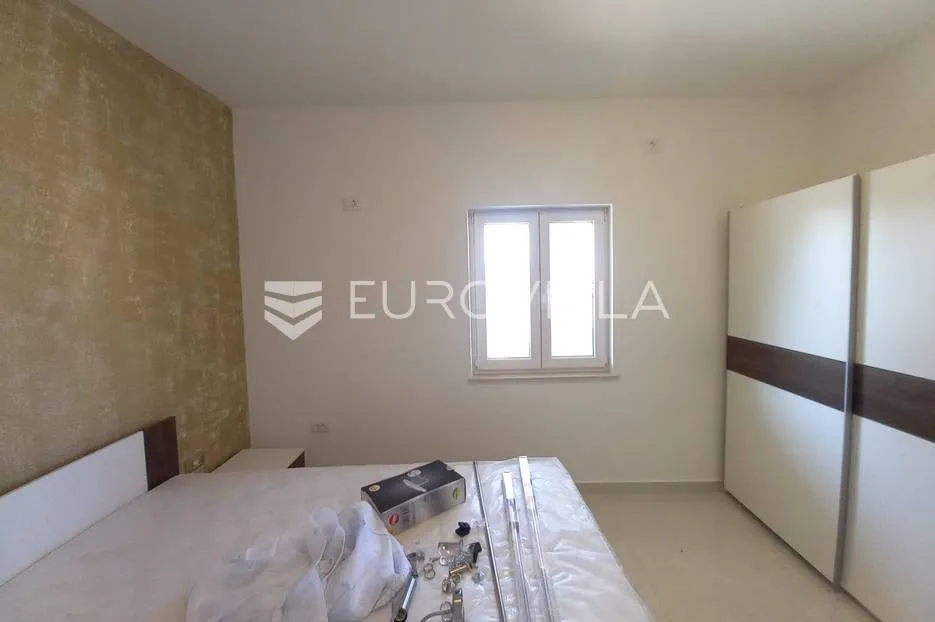 medulin, potpuno renovirana kuća s tri stana. pogled na more! - slika 21