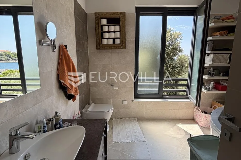 medulin, pješčana uvala, ekskluzivan penthouse prvi red do mora - slika 57