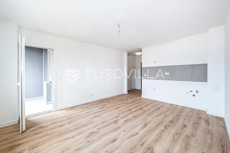zagreb, malešnica, renoviran dvosoban stan 40 m² - slika 3