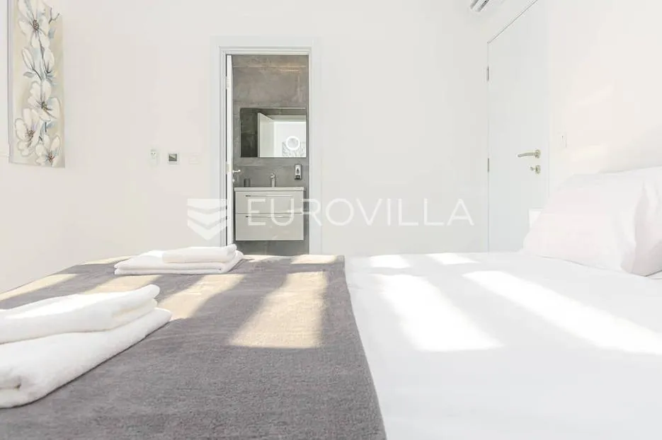 istra, juršići - prekrasna i moderna kuća 243 m2, bazen 40 m2, jacuzzi - slika 12